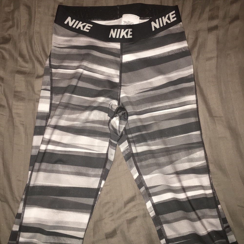 Nike Pro Capri workout pants